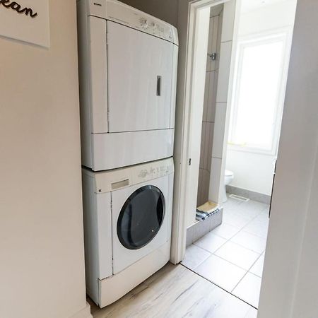 Modern 1 Bedroom Apartment With In-Suite Laundry Hamilton Exterior foto