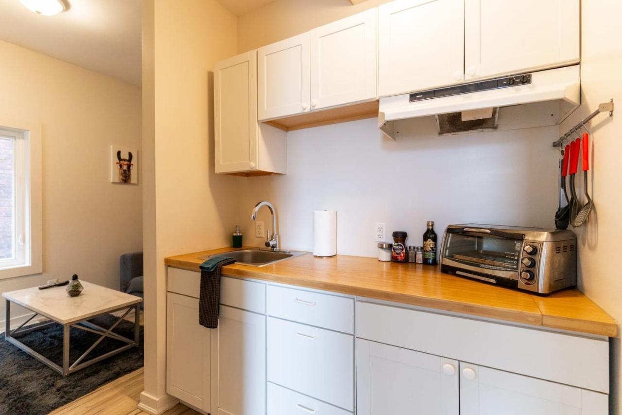 Modern 1 Bedroom Apartment With In-Suite Laundry Hamilton Exterior foto