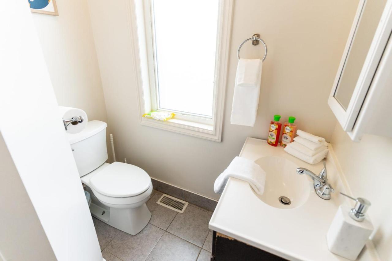 Modern 1 Bedroom Apartment With In-Suite Laundry Hamilton Exterior foto